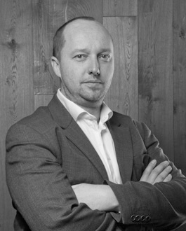<B></td></tr></table>Patrik Hoffman</B> (1975, Slaný)<BR>1994 - 2001 assistant to Prof. Vladimír Šlapeta, head of the Institute of Theory of Architecture at CTU FA<BR>2001 graduated from CTU FA in Prague<BR>2001 - 2006 collaboration with Prof. Martin Rajniš<BR>2003 Studio H.R.A. - Architects Hoffman Rajniš<BR>2006 establishment of Atelier Hoffman<BR>