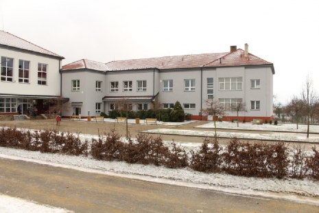 Zateplení na zateplení šetří energie, peněženku i přírodu - Škola Blížkovice využila systém zateplení na zateplení na štítové stěně