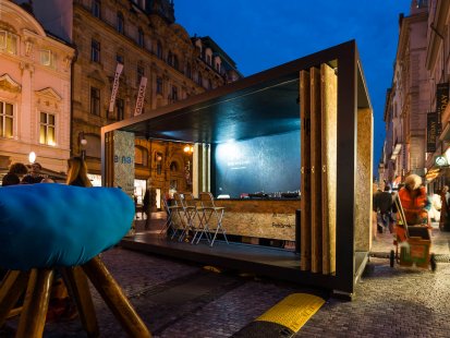 Kontejnery oživují veřejný prostor v Praze na Designbloku