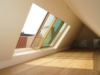 Střešní okna a prosklení zhodnocují podkroví – architektonicky i finančně - Posuvné střešní prosklení Solara PERSPEKTIV zhodnocuje podkroví
