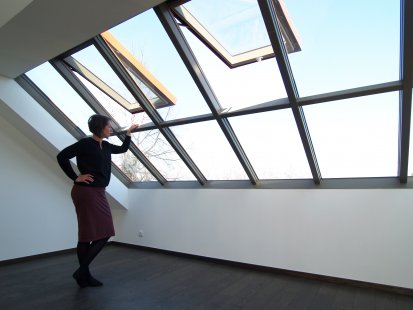 Ateliérová střešní okna na rodinné vile, vinohradském domě a jedinečném střešním bytě - Střešní prosklení Solara HISTORIK na vile v Dejvicích