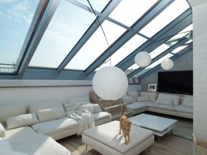 Ateliérová střešní okna na rodinné vile, vinohradském domě a jedinečném střešním bytě - S posuvným prosklením Solara PERSPEKTIV lze dosáhnout maximálního otevření střechy