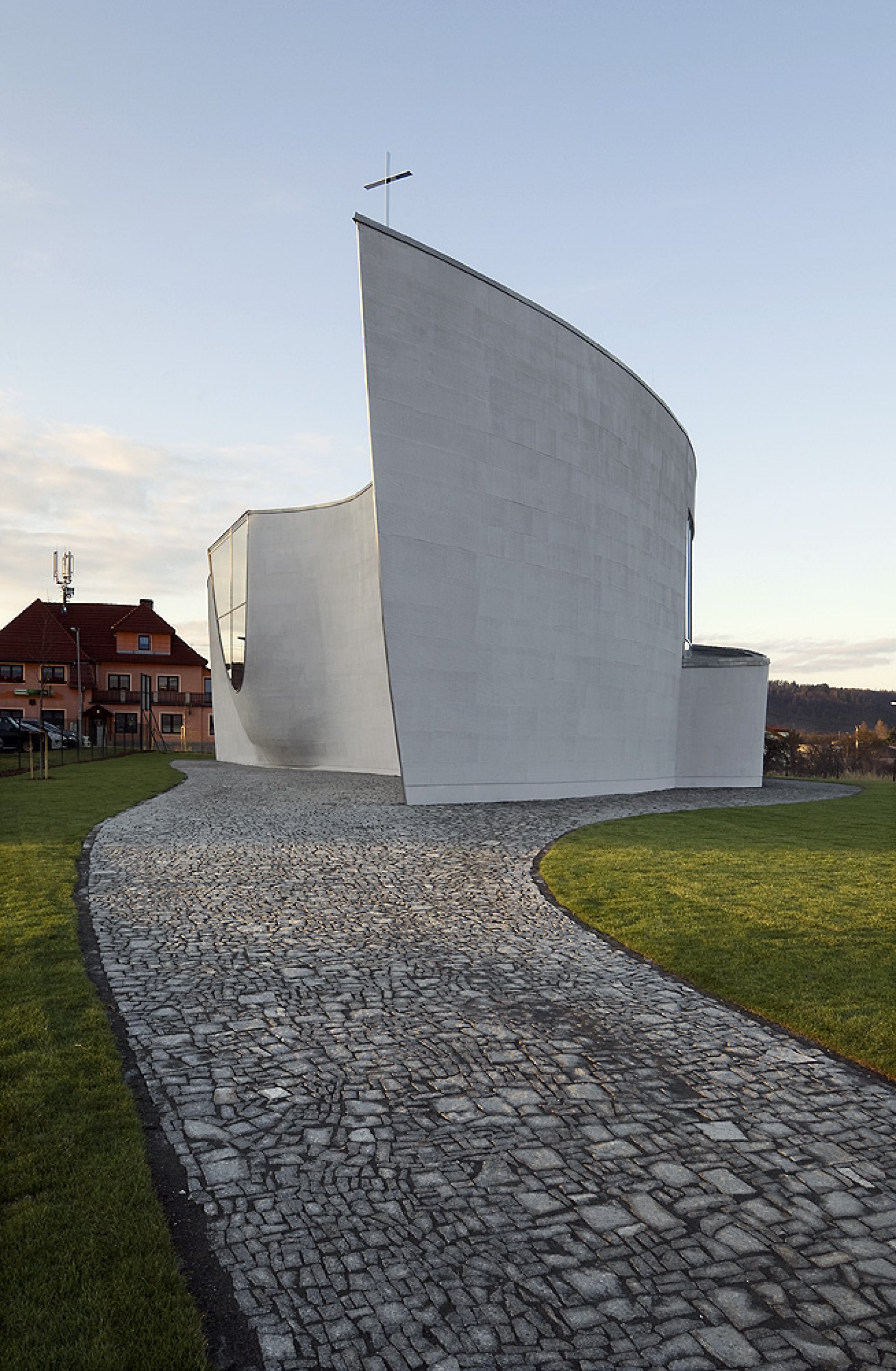 archiweb.cz Modlitebna Církve bratrské v Černošicích