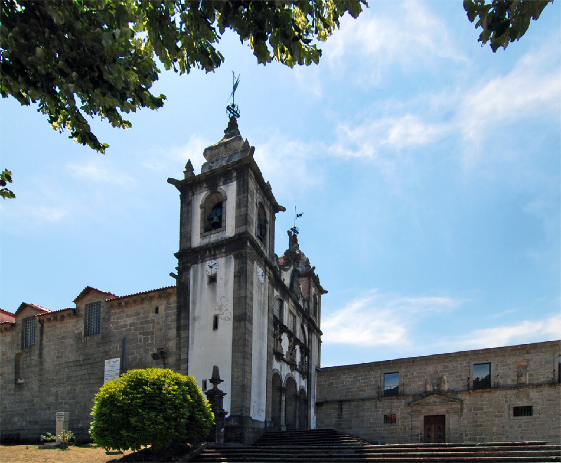 archiweb.cz Conversion of the Santa Maria do Bouro Convent