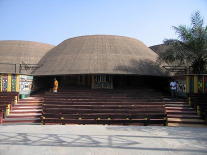 Dům impluvium, poschoďový dům a architektonické formy v&nbspCasamance - Objekt 1:  ALLIANCE FRANCO – SENEGALAISE DE ZIGUINCHOR - foto: Pavel Nasadil, 2012