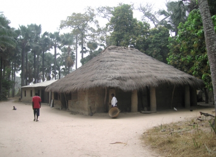 Dům impluvium, poschoďový dům a architektonické formy v&nbspCasamance - Objekt 12: Obytné domy - foto: Pavel Nasadil, 2012