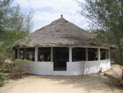 Dům impluvium, poschoďový dům a architektonické formy v&nbspCasamance - Objekty 13: Bary a restaurace - foto: Pavel Nasadil, 2012