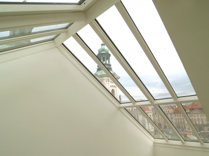 Atypical roof windows for heritage-protected houses - Solara HISTORIK, studio roof glazing across the ridge II - Solara HISTORIK, studio roof glazing over the ridge II