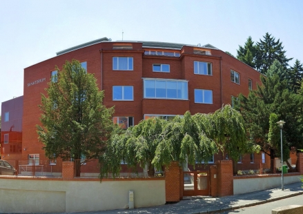Nejhezčí energeticky šetrný rodinný dům je ve Vonoklasech u Prahy - Rekonstrukce: 1. Rekonstrukce národní kulturní památky Gynekologicko-porodnického centra nemocnice KOCH v Bratislavě