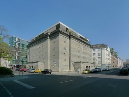 Gallery of Fine Arts at the Turn of the Millennium - <B>Berlin - Penthouse Boros Collection</B><br>- an example of a private gallery combined with the living space of the gallerist in the form of a light extension on the roof of the original building<br>- a remarkable historical building that was constructed to protect the residents of Berlin from air raids during World War II. Today, it has been transformed to protect a collection of contemporary art<br>- the house is part of the exhibition and the art displayed in it is incorporated into the house
