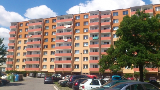 Zateplení na zateplení šetří energie, peněženku i přírodu - Bytový dům ve Žďáru nad Sázavou byl zateplen  systémem STX.THERM SANA s dokotvením Spiral Anksys na ploše 730 m2  