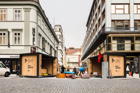 Kontejnery oživují veřejný prostor v Praze na Designbloku