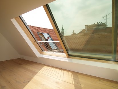 Střešní okna a prosklení zhodnocují podkroví – architektonicky i finančně - Velkoplošné posuvné prosklení nabízí panoramatický výhled