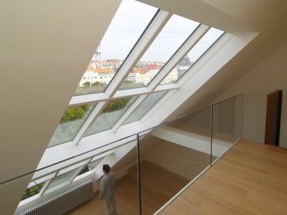 Střešní okna a prosklení zhodnocují podkroví – architektonicky i finančně - Střešní prosklení Solara VARIATIK plánujeme na míru dle přání stavitele a dispozic stavby
