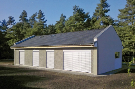 Skeletový systém u rodinného domu? Velké volné prostory anebo případná změna kdykoli později. - Bungalovu s velkými prosklenými okny.