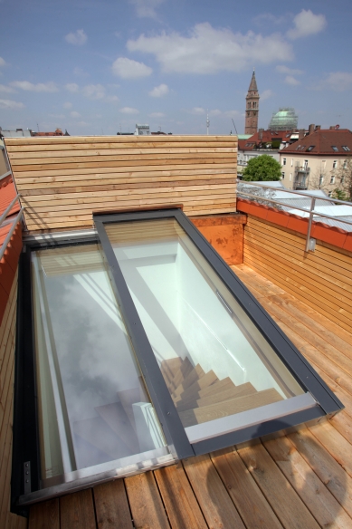 Střešní dveře na ploché střechy a střešní zahrady – jako typový výrobek - Posuvné střešní dveře Solara PERSPEKTIV v kombinaci s pevně prosklenou částí