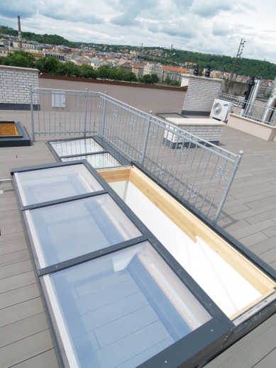 Střešní dveře na ploché střechy a střešní zahrady – jako typový výrobek - Posuvné střešní výstup Solara PERSPEKTIV