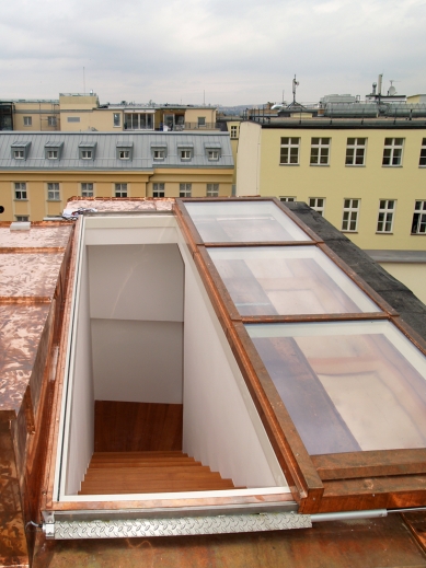 Střešní dveře na ploché střechy a střešní zahrady – jako typový výrobek - Posuvné střešní dveře Solara PERSPEKTIV umožňují pohodlný výstup na střešní terasu