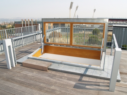 Střešní dveře na ploché střechy a střešní zahrady – jako typový výrobek - Výklopné střešní dveře Solara pro výstup na plochou střechu