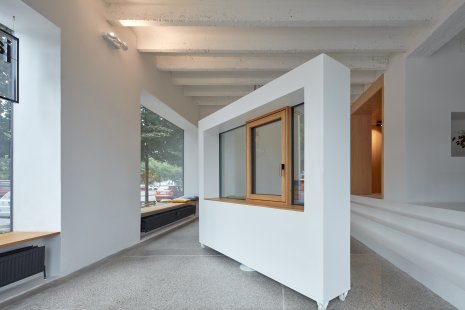 JANOŠÍK otvírá showroom plný oken a designu od Mjölk architektů - foto: BoysPlayNice