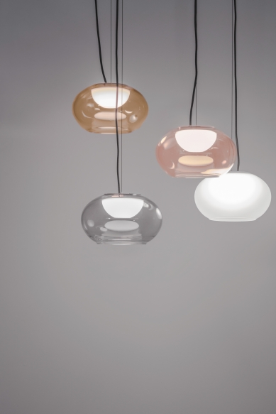 Delta Light představila tři kolekce dekorativních svítidel s jemnými liniemi i sklem