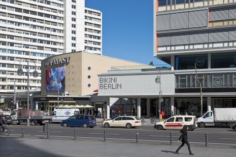 Granulátový efekt na fasádě revitalizované budovy Bikini Berlin - foto: Maximilian Meisse, Franz Brück