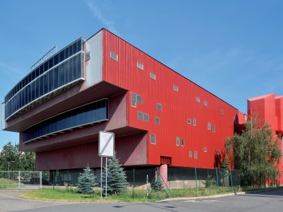 Virtuální výstava vás vtáhne do zlatého věku české architektury 60. a 70. let - Václav Aulický, Jindřich Malátek: Tranzitní a telekomunikační ústředna, Hradec Králové - foto: © Národní památkový ústav