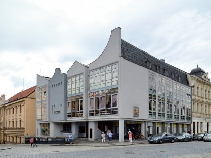 Virtuální výstava vás vtáhne do zlatého věku české architektury 60. a 70. let - Stanislav Suda, Zdeněk Vávra, Václav Zoubek: Restaurace DUBINA, Domažlice - foto: © Národní památkový ústav
