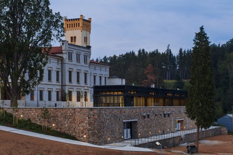 Technologické centrum s podobou moderní oranžerie