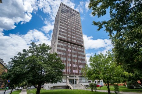 Ostravský mrakodrap: jedinečná příležitost pro investory být součástí proměny budovy dle návrhu světoznámé Evy Jiřičné. Ostrava vyhlásila termín prohlídek!