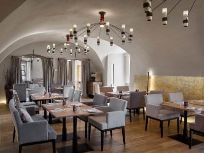 Hotel ve znamení historie snoubené s moderními prvky - Hotel Clara Futura - interiér - restaurace - foto: Filip Šlapal pro M&T