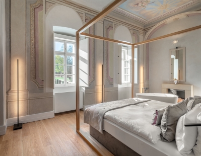Hotel ve znamení historie snoubené s moderními prvky - Hotel Clara Futura - interiér - svatební apartmán - foto: Jakub Zdechovan pro M&T