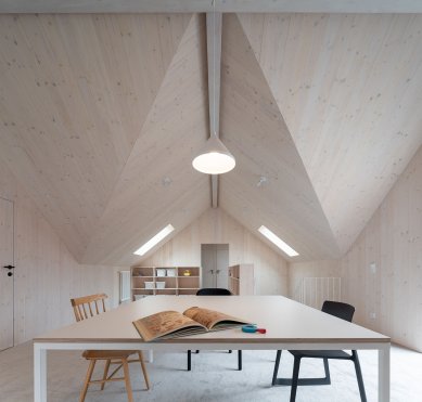 New home with respect for nature and the past - foto: Alex Shoots Buldings pro M&T