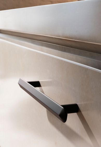 Quincalux: Door handles, grips, and interior fittings that will not leave you cold - Palma
