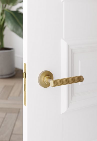 Quincalux: Door handles, grips, and interior fittings that will not leave you cold - Royal