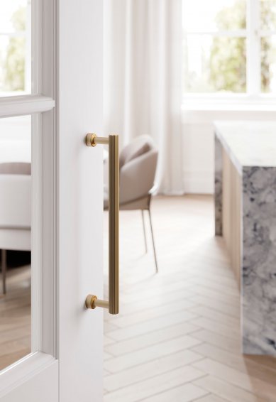 Quincalux: Door handles, grips, and interior fittings that will not leave you cold - Royal
