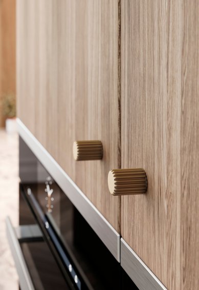 Quincalux: Door handles, grips, and interior fittings that will not leave you cold - Royal