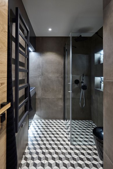 Byt skromných rozměrů s využitím na maximum - Podkrovní byt Nusle - koupelna - foto: Daniel Čáha pro M&T