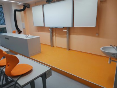 Kolekce přírodního linolea Gerflor  - Přírodní Linoleum Gerflor s dezénem Colorette a povrchovou úpravou NeoCare instalovali letos podlaháři firmy Jaroslava Lakomého ze Šternberka na 500 m2 podlah Základní školy Holečkova v Olomouci.