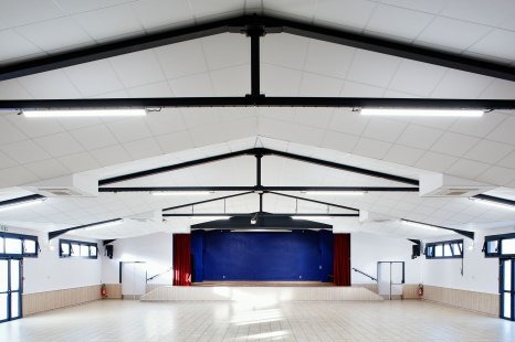 Do Česka přichází podhledy Eurocoustic: snižují hluk a zvyšují srozumitelnost hovoru nejen v kancelářích