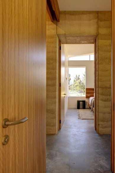 In the name of sustainability - Robinson's run - interior - handle Sogut, surface brass natural - foto: Brett Boardman pro M&T