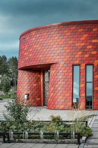 Four shingles for one façade