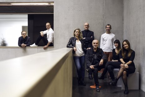 Magazine INTRO through the eyes of architects: a source of inspiration and an artistic gem - The team of the magazine INTRO - Petr Hájek (Petr Hájek ARCHITEKTI, Architect of the Year 2018, member of the editorial board), Honza Hejhálek (publisher), Alena Hyblerová (Formelita, art director), Ján Stempel (Stempel & Tesař architects, member of the editorial board), Martin Verner (editor-in-chief), Petr Šmídek (editor, member of the editorial board), Kristýna Brožová (proofreader, editor), Tereza Šváchová (m4 architects, editor)