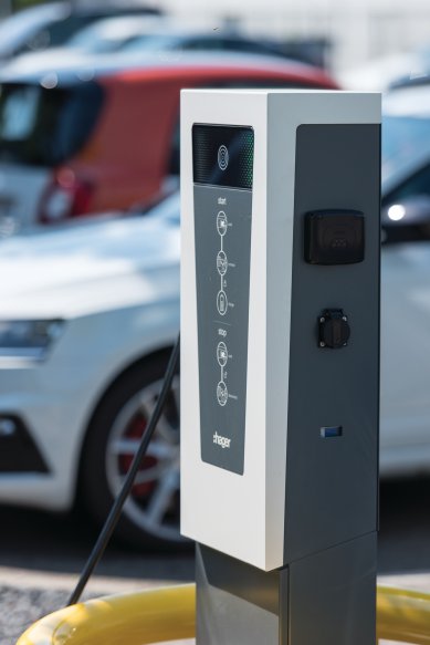 Nabíjecí stanice Hager witty – elegantní a snadný vstup do světa elektromobility 