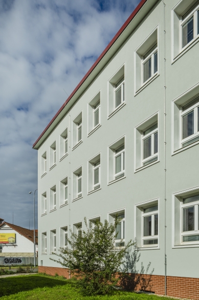 Rekonstrukce fasády základní školy v Brně - foto: Tomáš Malý