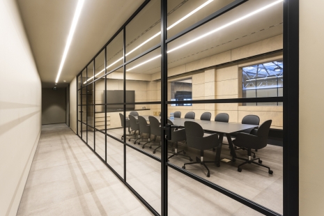 Prosklené industriální příčky Dorsis Digero: Světelné rozhraní moderních interiérů