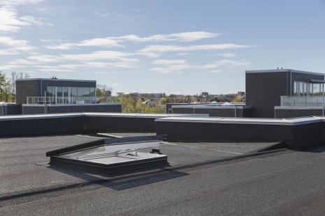 Nový elektrický výlez kompletuje portfolio VELUX pro ploché střechy