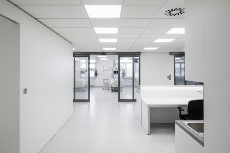 Ticho léčí. Akustika ve zdravotnictví - Nemocnice Rudolfa a Stefanie Benešov - foto: Tomáš Souček