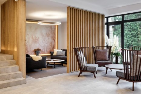 Stavbou roku Královéhradeckého kraje jsou Apartmány Hnědý vrch v Krkonoších