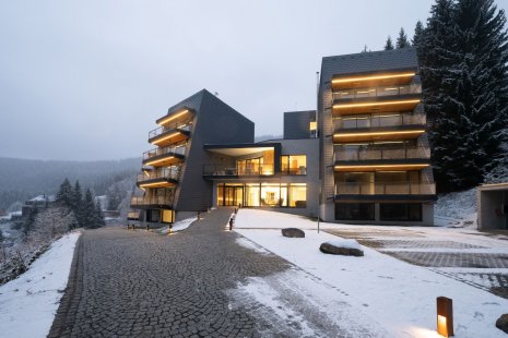 Stavbou roku Královéhradeckého kraje jsou Apartmány Hnědý vrch v Krkonoších
